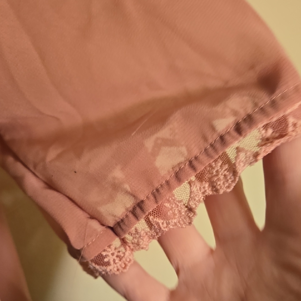 Chic Lace Trim Blouse in Soft Pink - Picture 5 of 5